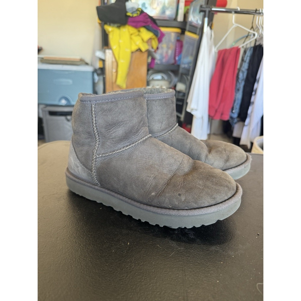 Ugg Classic Mini II Women’s Boots Size 8 Suede Sheepskin Gray 1016222